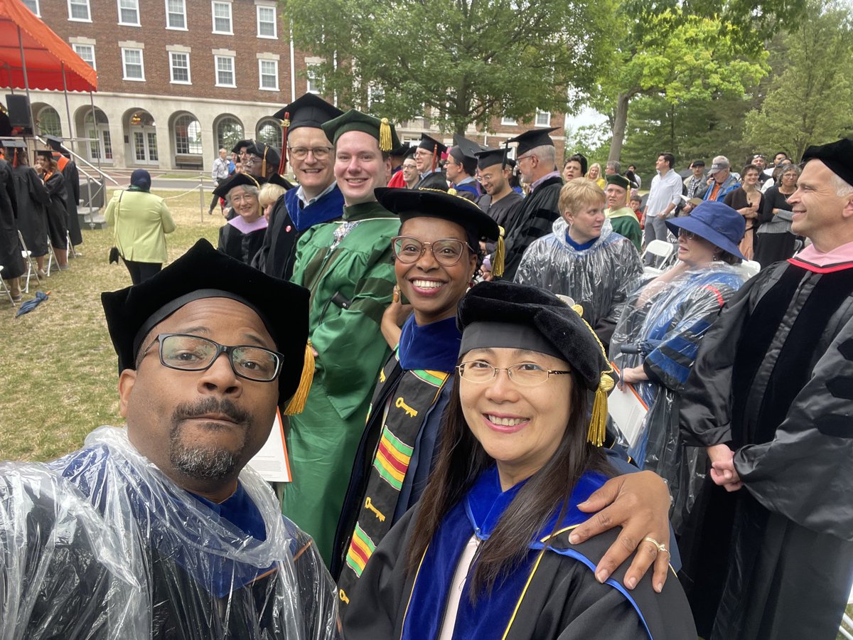 QueenBee tweet media