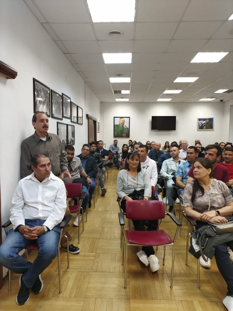 Excelente intercambio de <a href="/VicentedelaO2/">Vicente de la O Levy</a>  con los estudiantes de nuestro organismo en Moscú. La superación y preparación técnica de nuestros profesionales condiciona el crecimiento de nuestras empresas. Quedó manifiesto el compromiso con el desarrollo de #Cuba 🇨🇺