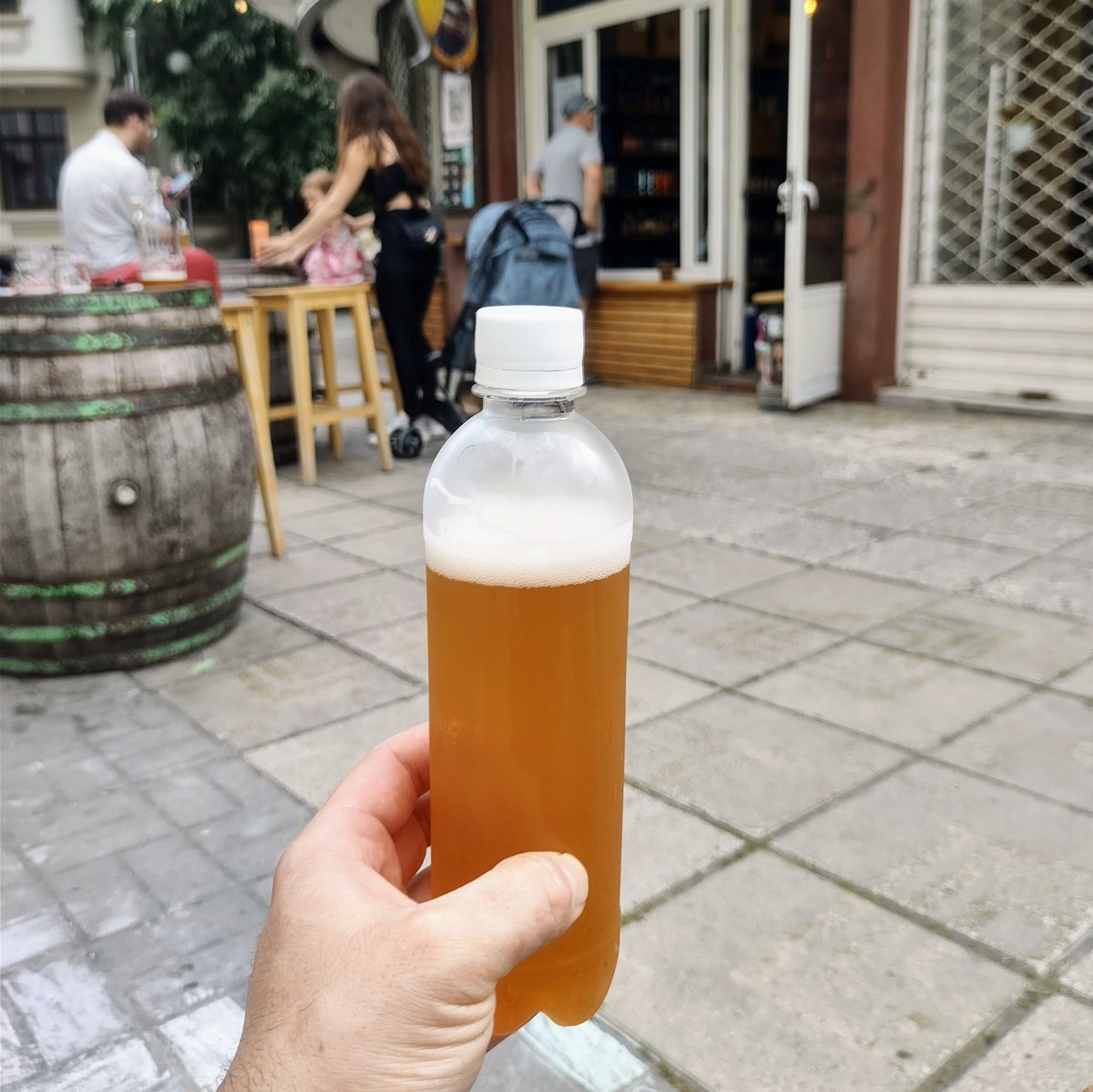 birenoshkembe's tweet photo. Винаги се чувствам като #happyotter когато мина през #averibeers #dougalls #beer #cheers #наздраве https://t.co/6Fc8CVmPZp