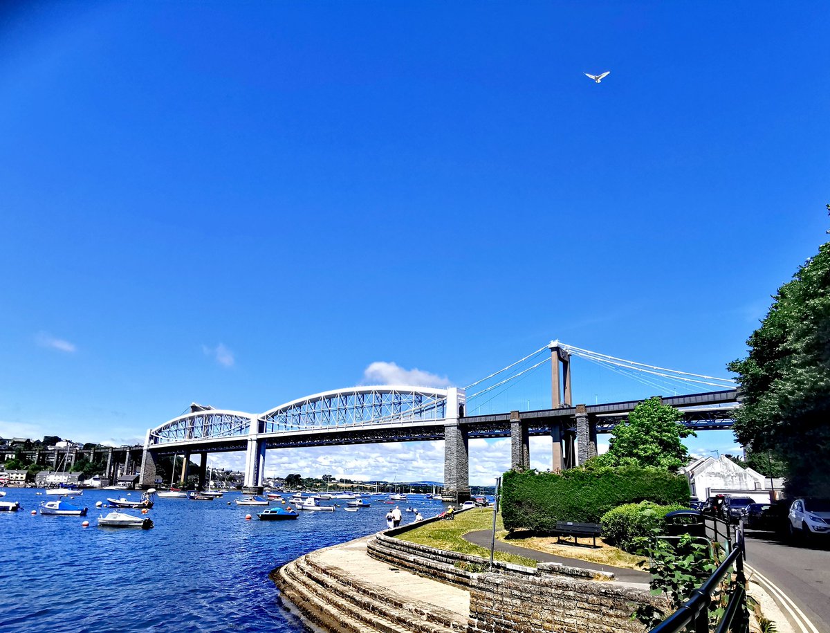 JackieGMs66's tweet photo. Under the bridge @bridgingtamar #brunelbridge #TamarBridge #blueskies #Plymouth #summer #Sunday @britainsocean https://t.co/erLH67BeSb