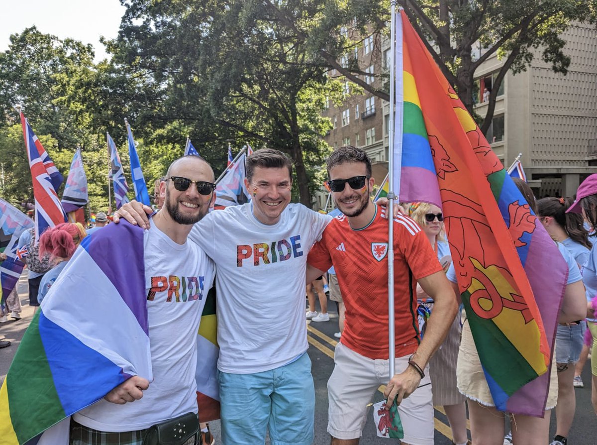 WalesinNA's tweet photo. Fantastic day yesterday representing Wales ๐ด๓ ง๓ ข๓ ท๓ ฌ๓ ณ๓ ฟat @CapitalPrideDC in Washington DC alongside
@UKinUSA, @ScotGovUSA and @UKdefUS!
#PrideDC #Pride2023 ๐๐ฒ
โก๏ธ @WelshGovernment want to make Wales the most LGBTQ+ friendly nation in Europe: https://t.co/dnLtVwaZGS https://t.co/H91C5tVELU