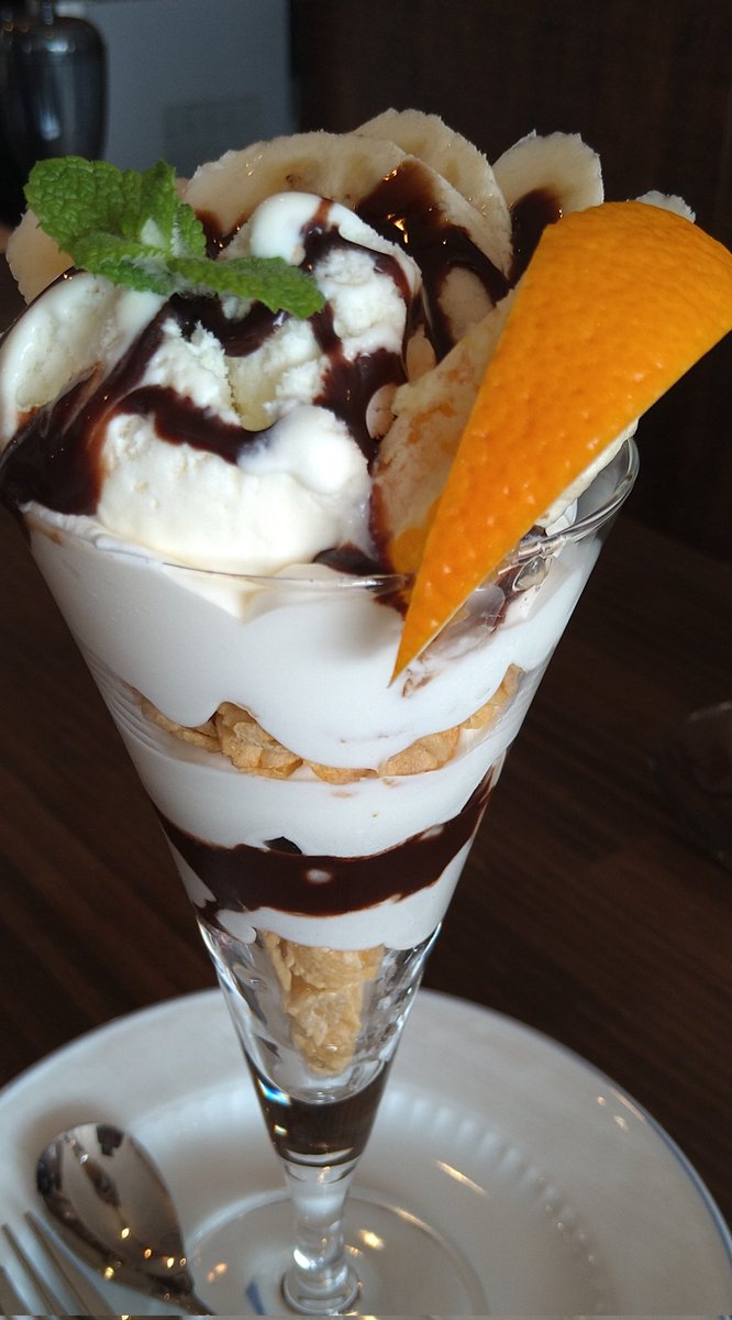 8shiro7kase's tweet photo. ん？これサンデーじゃなくてパへだよね

#cafeV #カフェヴィー #鋸南町 #カフェ #喫茶店
#バナナサンデー #バナナパフェ https://t.co/v6MbN9mWB1