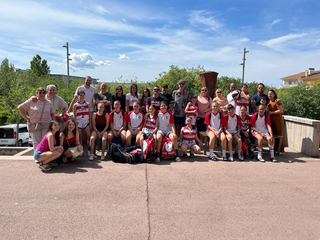 CBValls's tweet image. 🏆3r classificat CAMPIONAT DE CATALUNYA

El preinfantil femení, CB Valls Cítric, guanya al @CBManyanet 60-63 i aconsegueix la 3a posició al Campionat de Catalunya Preinfantil femení nivell A.

Enhorabona a tot l’equip, jugadores i entrenadors, per aquest èxit.

#ForçaValls 🔴⚪️