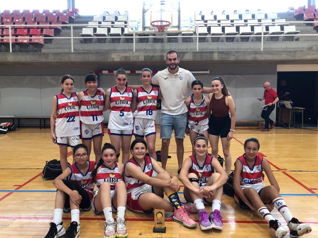 CBValls's tweet image. 🏆3r classificat CAMPIONAT DE CATALUNYA

El preinfantil femení, CB Valls Cítric, guanya al @CBManyanet 60-63 i aconsegueix la 3a posició al Campionat de Catalunya Preinfantil femení nivell A.

Enhorabona a tot l’equip, jugadores i entrenadors, per aquest èxit.

#ForçaValls 🔴⚪️