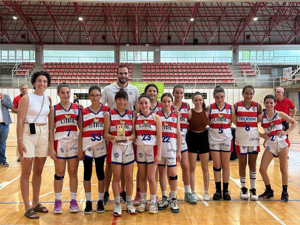 CBValls's tweet image. 🏆3r classificat CAMPIONAT DE CATALUNYA

El preinfantil femení, CB Valls Cítric, guanya al @CBManyanet 60-63 i aconsegueix la 3a posició al Campionat de Catalunya Preinfantil femení nivell A.

Enhorabona a tot l’equip, jugadores i entrenadors, per aquest èxit.

#ForçaValls 🔴⚪️