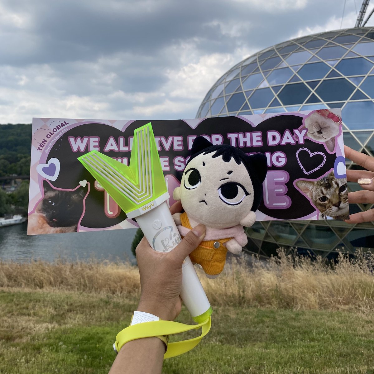 besideten's tweet photo. 🧸 SECOND STOP: PARIS 🫀
#WayV_Phantom_in_PARIS
#TEN #李永钦 #텐 #WayVinParis https://t.co/OgyBNRbK7t