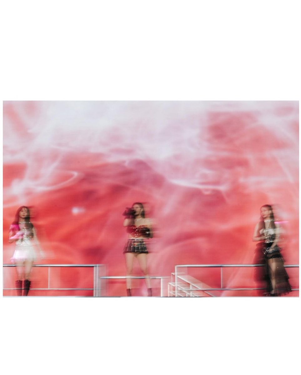 winteraphy's tweet photo. Oh I love tipsy glitching photo, it's somehow artistic! 🌹😵
📸: anna_downs (instagram)

🔗https://t.co/WNmhYdkTTO https://t.co/xpbRizmPGQ