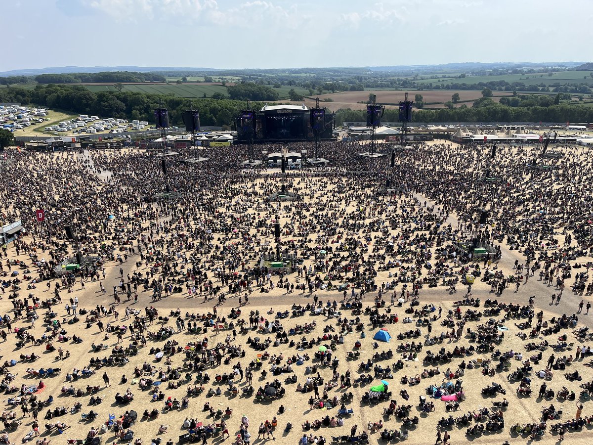 It's too hot lol #DownloadFestival #DL20 #Download2023