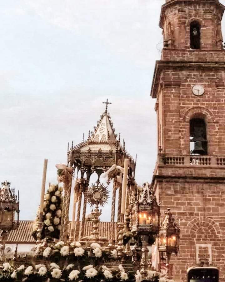 HumildadMontoro's tweet photo. En la tarde noche de hoy el Santísimo Sacramentado paseará tras la Santa Misa  por las calles de Montoro a los pies de las cuadrillas de costaleros del Señor de la Humildad y de Ntra. Madre y Sra. de Consolación y Esperanza.

Hora de la Santa Misa: 19:30h

#AlabadoSeaElSantísimo https://t.co/6w3YLJDzNg