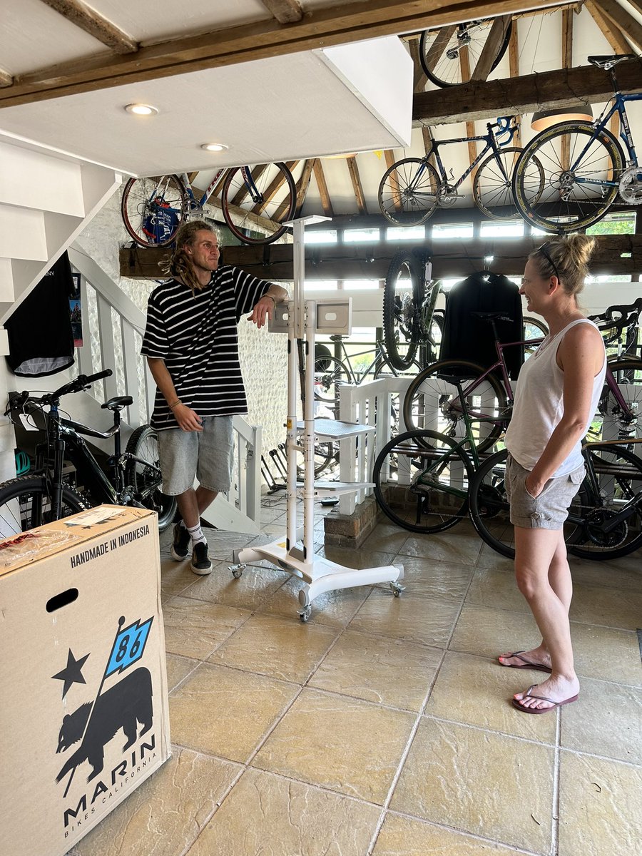 Service with a smile! We are always happy to see you and enjoy a little chat about bikes and everything else! 
Open every day 9am-5pm 🚴‍♂️

#cuckmere #bikeshop #bikehire #bikeservice