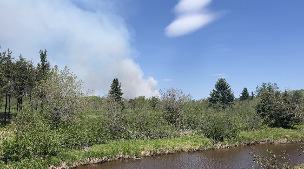 #Normétal: les nouvelles sont encourageantes, la #Sopfeu confirme que le feu de 8500 hectares à proximité de la municipalité est maintenu contenu, il ne progresse plus. Photo prise mercredi sur le terrain près de Normétal. #noovoinfo #Abitibiouest #feudeforet