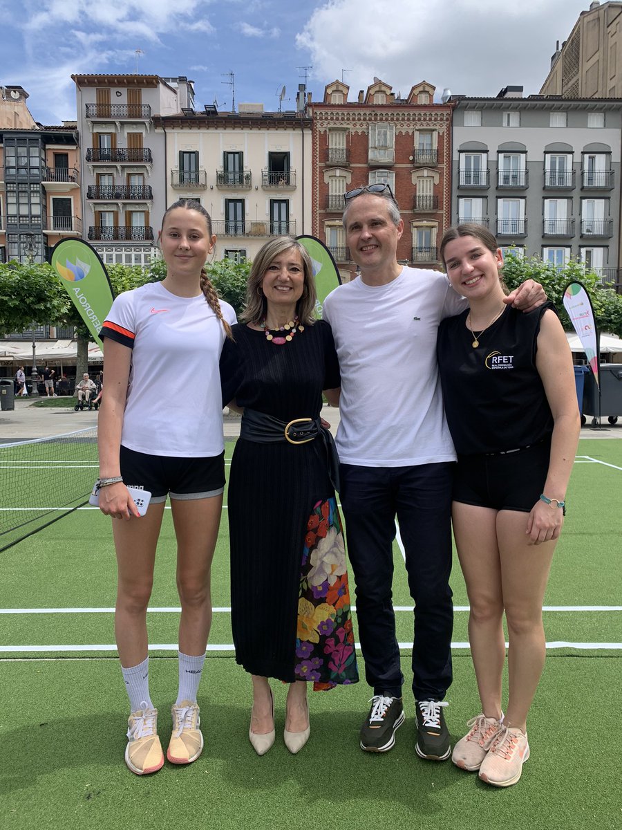 Fin de semana de #deporte, #salud y #solidaridad en #Pamplona. Éxito en la organización del Tour Universo Mujer y en la carrera solidaria de la Asociación Española contra el Cáncer Navarra. #pamplonasaludable #deportefemenino #deporteysalud #cancer