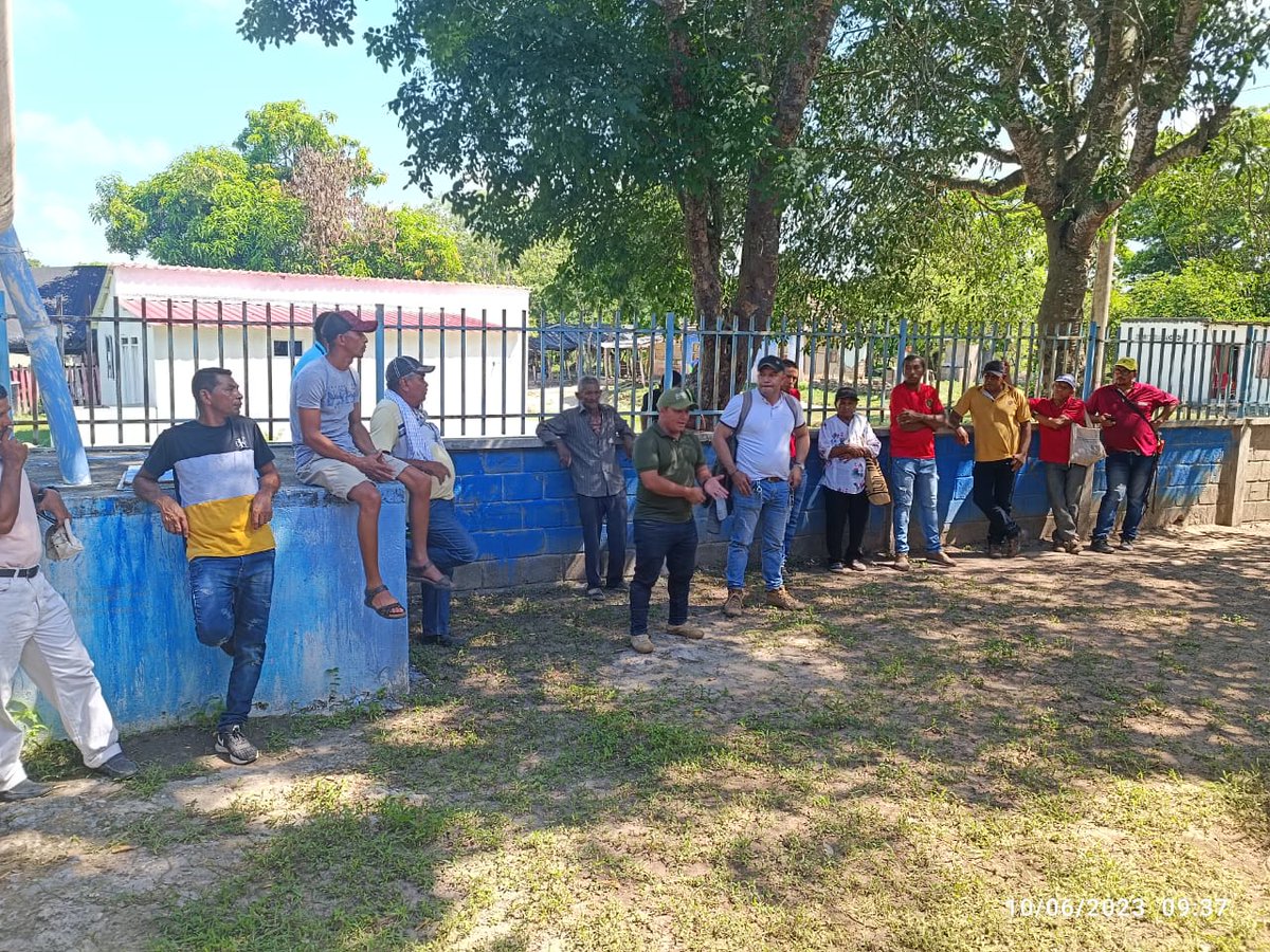 CarloSierras's tweet photo. #avanzarcumpliendo socialización  avance del 69% de la placa huella en la vereda el 25 del municipio de @Alcaldiafcion gracias a @InviasOficial gobierno nacional, avanzamos con vías para la paz @jccamacho6410 @RenovacionCo @Rauldelgado58 @petrogustavo https://t.co/lL6lX5MYrC