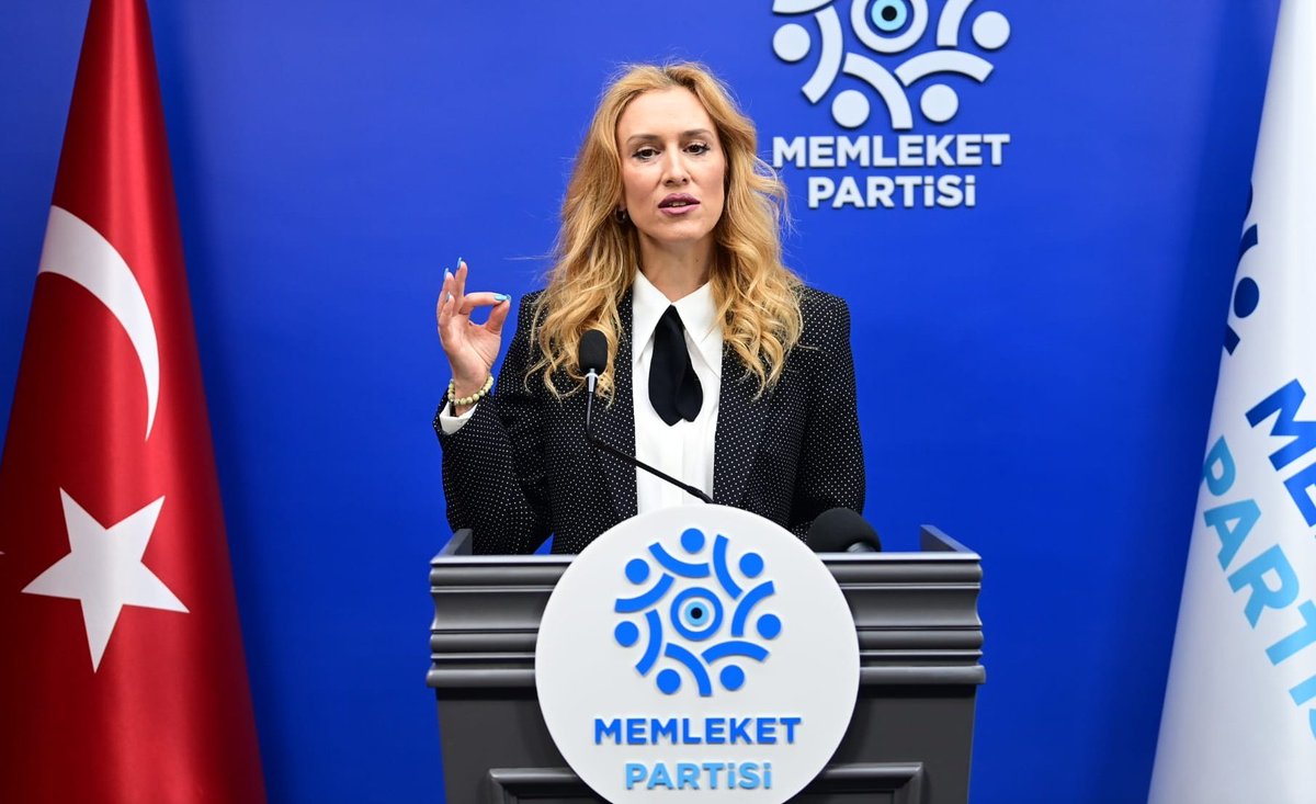Memleket Partisi Sözcüsü İpek Özkal:

'Muharrem İnce'ye sürekli 'çekil' baskısı yapıp ilk turda kazanacağına inananlar seçimin 2. tura kalmasını 'başarı' olarak açıkladı.'