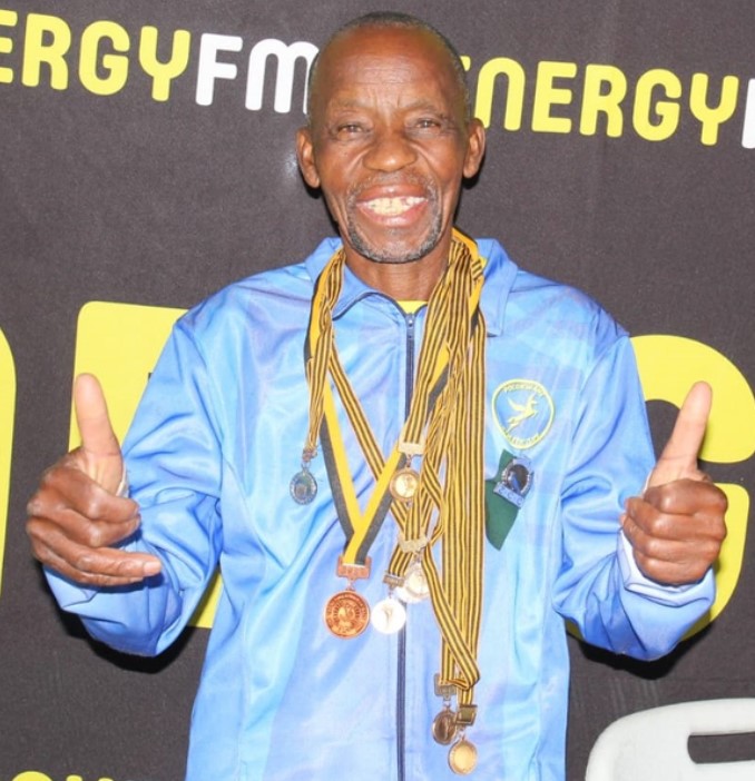 Johannes Mosehla 9:26:10 oldest ever #Comrades finisher 
Fordyce has said that greatest 2 Comrades runs were Frith vd Merwe’s 1989 5:54:43 record (15th overall) &amp; 79yo Wally Hayward’s 9:44:15 in 1988. Wally returned in 1989 to set record as oldest Comrade with a 10:58:03 finish.