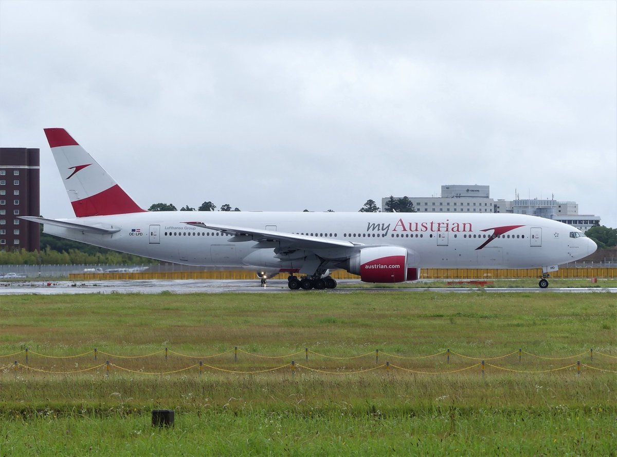 2023/6/9成田国際空港外周にて　16R上り
OSのトリプルセブン
オーストリア航空　B777-200ER　my Sound of Austria Livery
Austrian Airlines
#B777
#AustrianAirlines