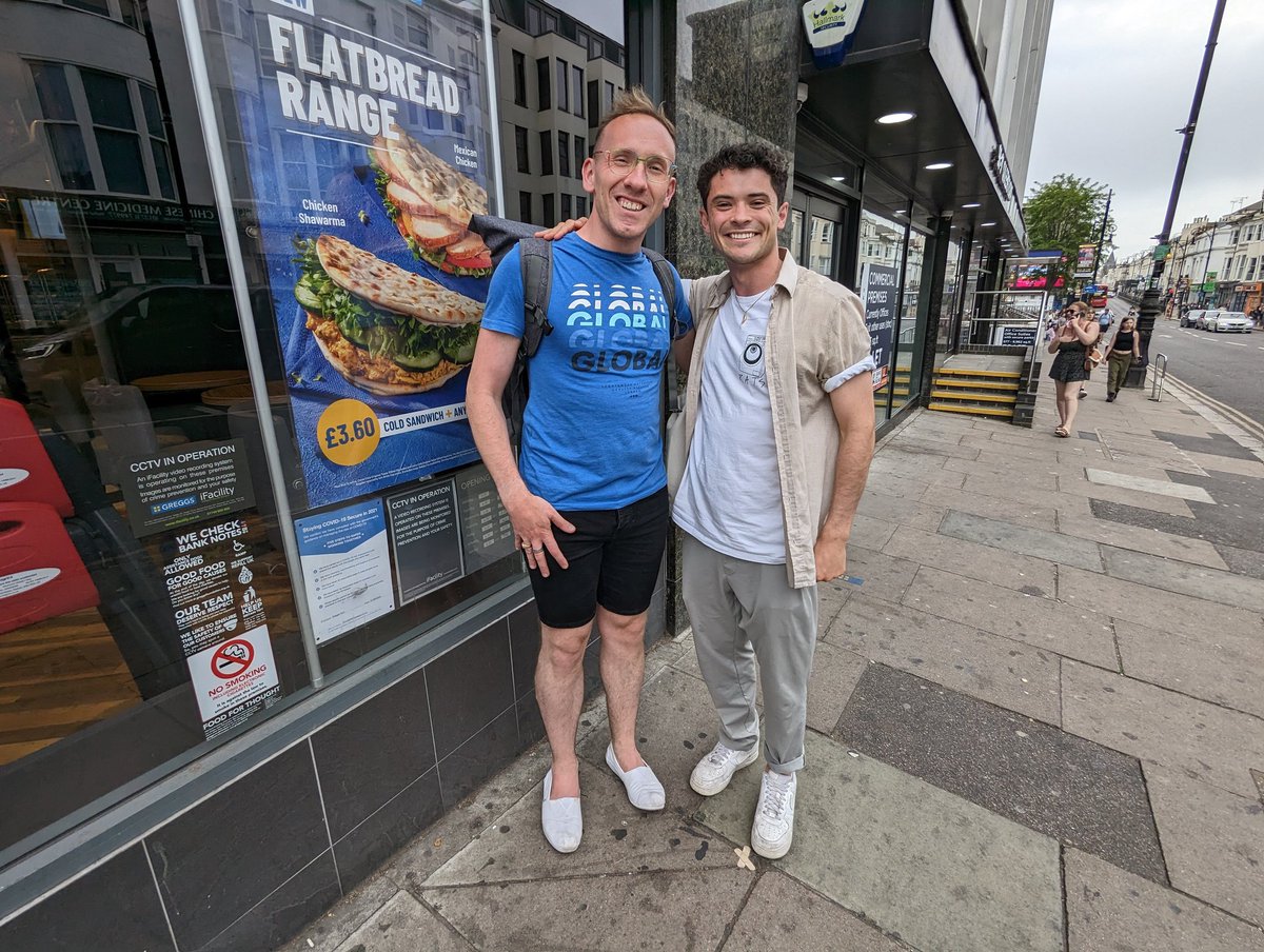 samuelshoesmith's tweet photo. Spotted actor @jonnylabey earlier.  Such a nice guy!   Thank you for the photo! https://t.co/20K6rTe1ia