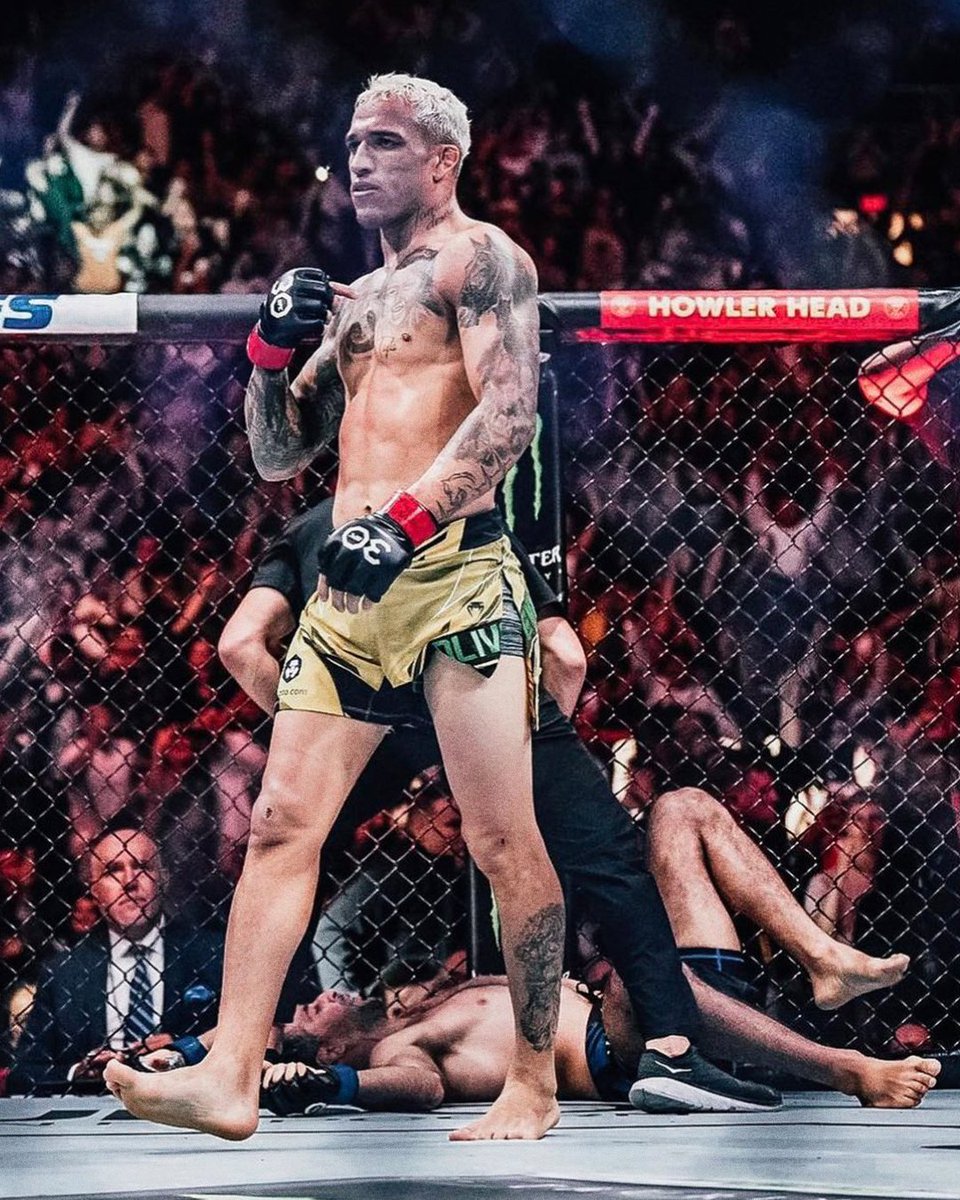 espnmma's tweet photo. Charles Oliveira has now beaten every ranked lightweight in the top 5.

Only person left to conquer is the champ 👀 #UFC289 

(📸 @ufc, h/t @fightpicsgohard) https://t.co/BGjz7v7xpc