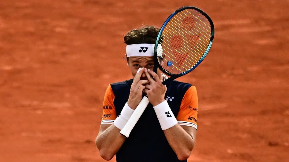 Pauvre Casper. Il aura traversé le court comme un fantôme. #RolandGarros