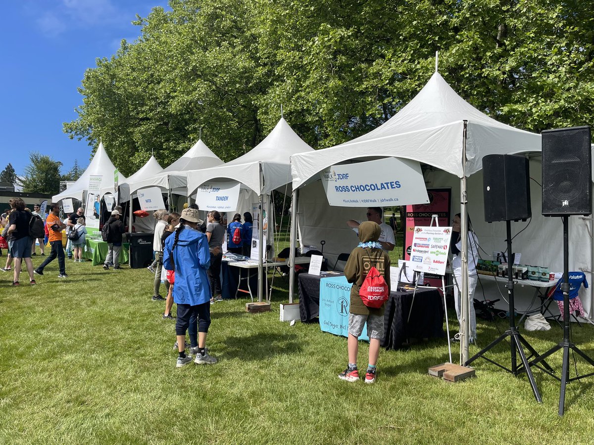 A happy day with many youths all celebrating fundraising for @JDRF_Canada 
#JDRFwalk #sunlifewalk