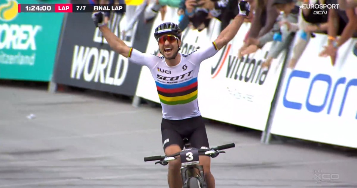 esmtb's tweet photo. ¡HISTÓRICO! Nino Schurter ya es único en la Copa del Mundo, logra la 34a victoria con guion de película: https://t.co/JhDqawenK9 https://t.co/phgQQmMQDM