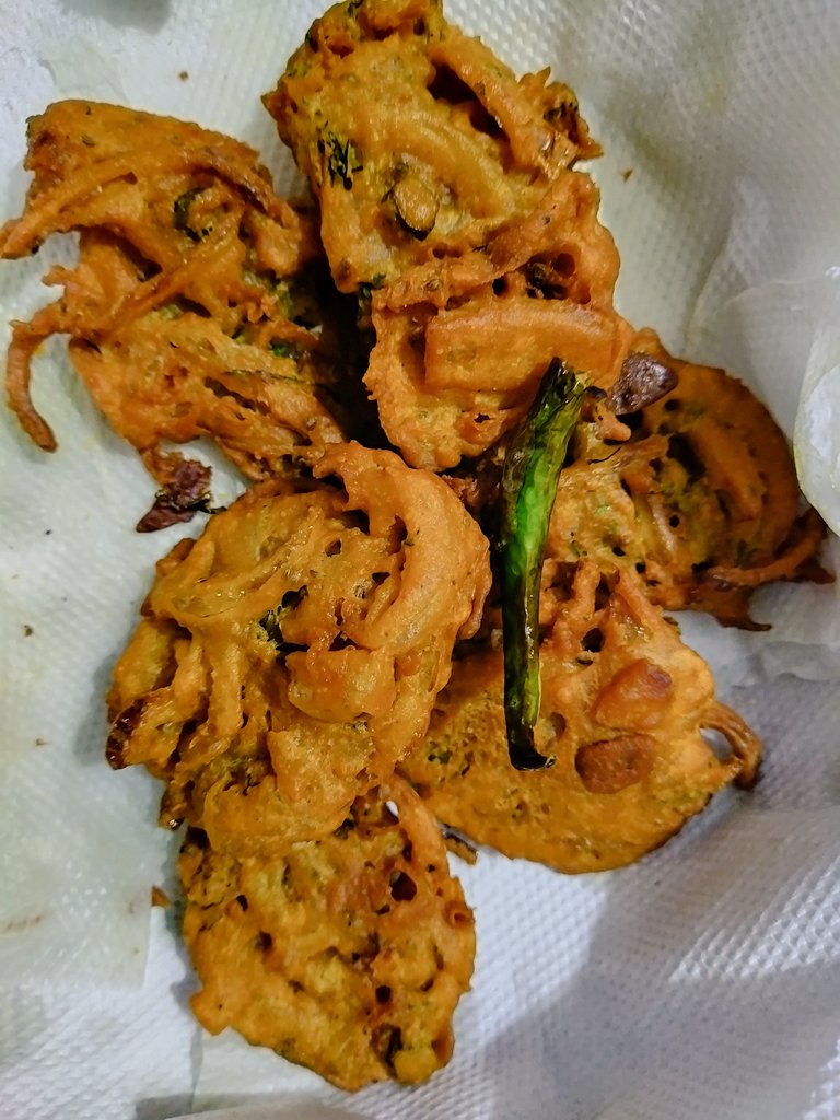 _ShallWe__'s tweet photo. Paus tar padla rao 
#MumbaiRains #paus #wholemood #kandabhaje https://t.co/YOXsrxYxBY