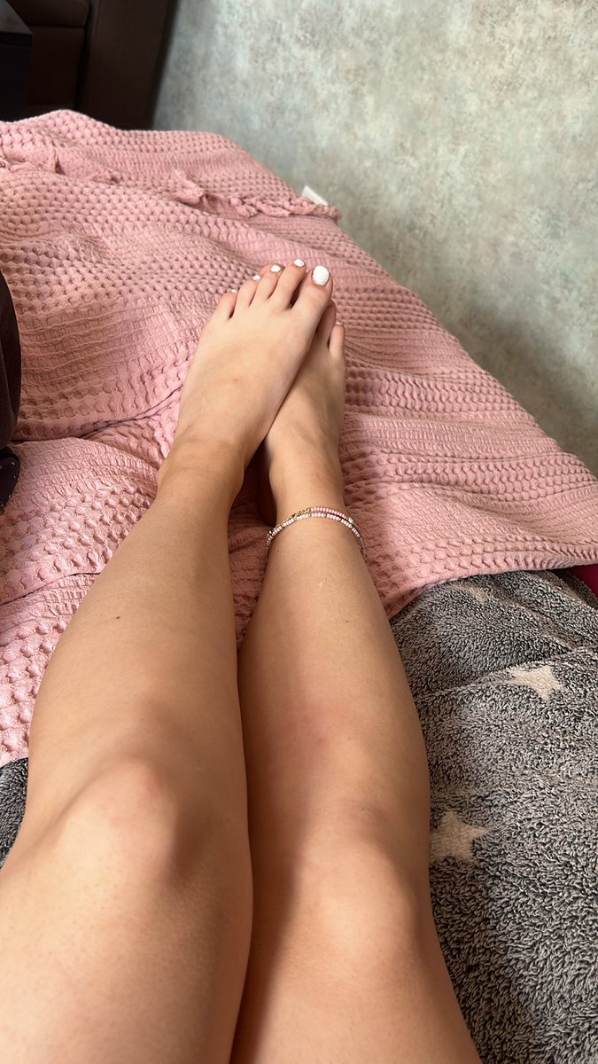 yourdirtyplace's tweet photo. Der Sommer steht vor der Tür, bist du bereit ihn mir zu bezahlen? #paypig #zahlsklave #geldsklave #findom #herrin https://t.co/nSg7R4rj9B