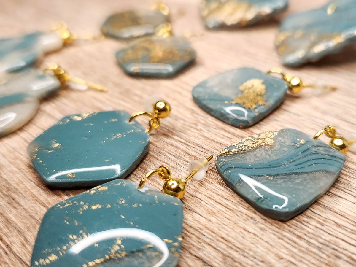 C4StudiosNC's tweet photo. Experience the enchanting allure of our handmade polymer clay earrings. Delicate sage tones, mesmerizing translucency, and luxurious gold accents combine to create a jewelry masterpiece that's sure to turn heads! 
#cfourstudiosnc #sparkleandshine #polymerclayearrings #polymerclay https://t.co/DfM7UYwNBp