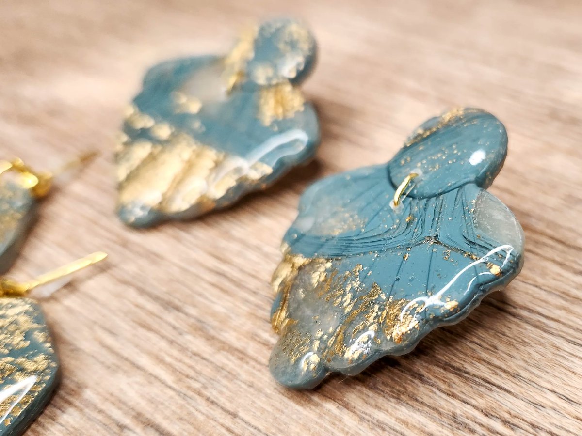 C4StudiosNC's tweet photo. Experience the enchanting allure of our handmade polymer clay earrings. Delicate sage tones, mesmerizing translucency, and luxurious gold accents combine to create a jewelry masterpiece that's sure to turn heads! 
#cfourstudiosnc #sparkleandshine #polymerclayearrings #polymerclay https://t.co/DfM7UYwNBp