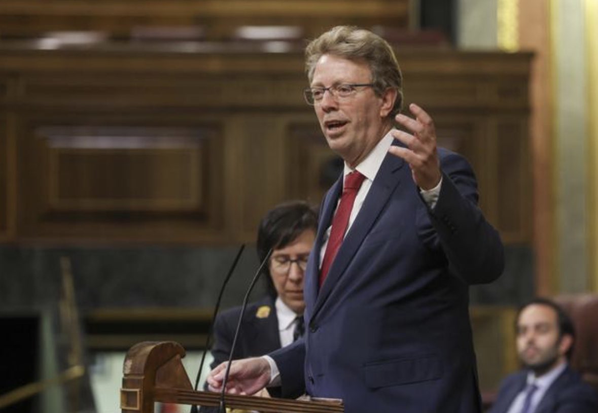 Diputats al <a href="/Congreso_Es/">Congreso</a> amb més intervencions a la XIV legislatura:
1- <a href="/Ferran_Bel/">Ferran Bel i Accensi</a>  962
2- @MCMartinez_Cs 952
3- <a href="/imoblanca/">Isidro M. Oblanca</a> 935
4-  <a href="/mariadelamiel/">María Muñoz</a>  917
5- <a href="/Idosagasti/">Idoia Sagastizabal Unzetabarrenetxea</a>  863 
Un honor !
Gràcies als que han fet possible ser el diputat amb més intervencions
congreso.es/opendata/inter…