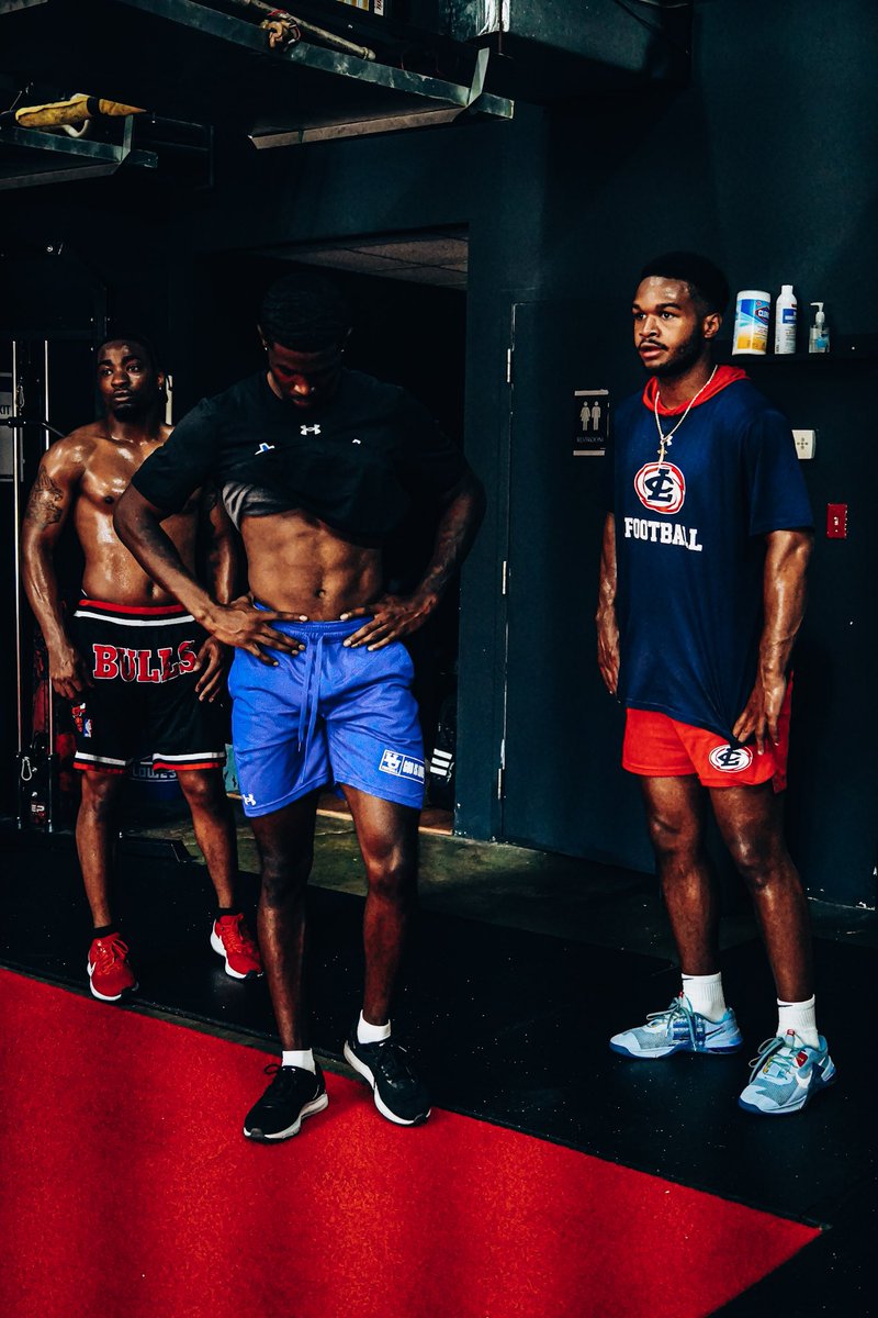 Athletes (Parents of Athletes) 
Summer is right around corner! off szn is the most important szn in order to have a successful, healthy and dominant performances. Dawgs and Champions are made in the off szn. I will be holding 3-5 day training session for Football Athletes...