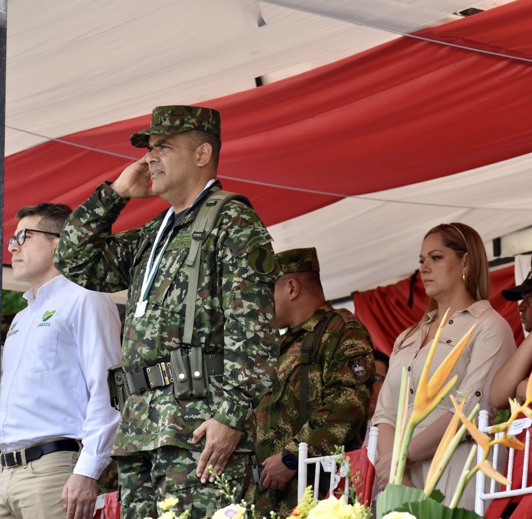 ManuelGondi's tweet photo. Con gran satisfacción, agradezco al Dios todo poderoso por permitirme comandar durante un año la #Brigada14, me voy agradecido con cada uno de mis soldados y personal civil, porque gracias a su arduo trabajo me permitieron el cumplimiento de múltiples misiones. https://t.co/KNUoKazOlv