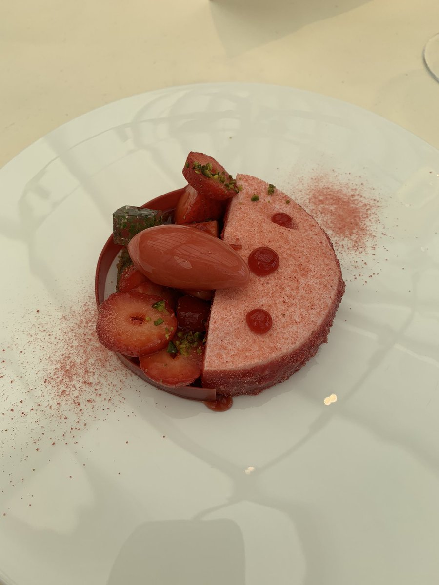 OMG what a dessert. Can I have one everyday! #foodies #sundaylunch #Michelin