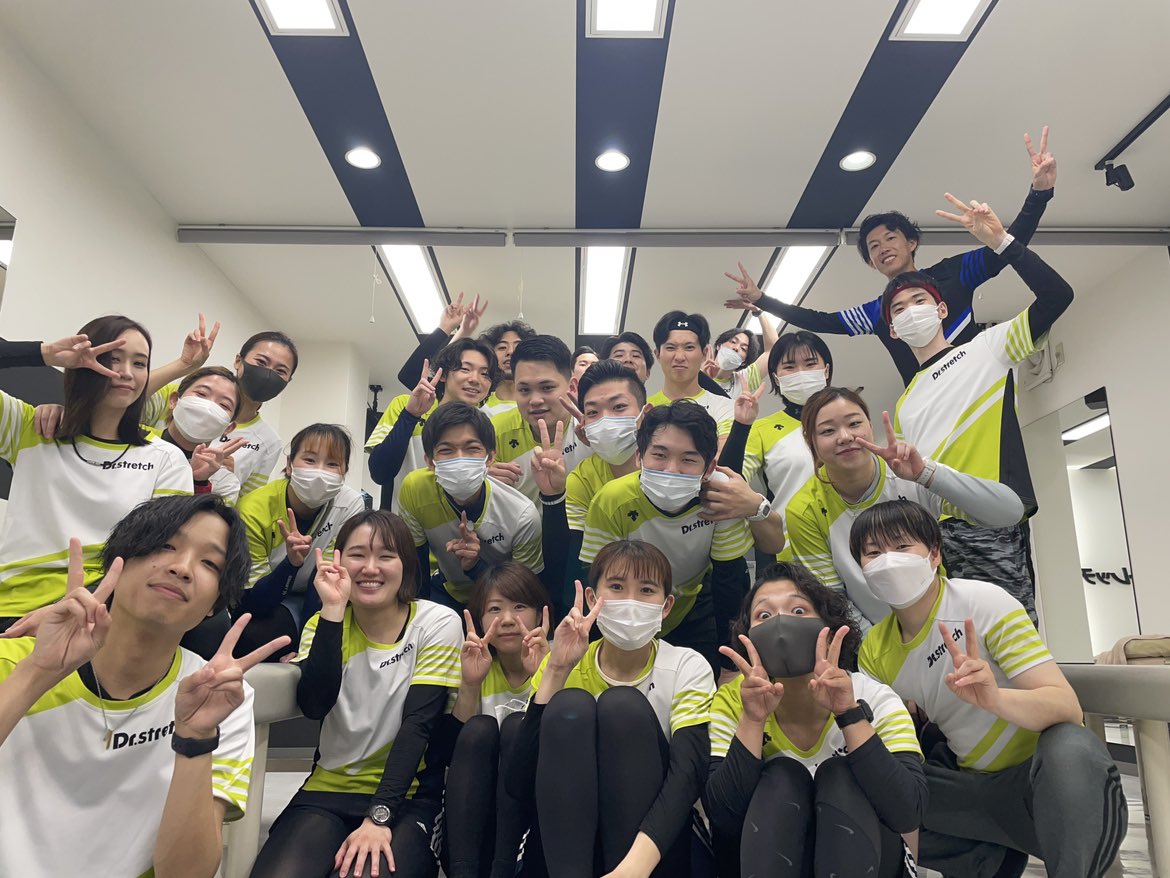 murayankyoto's tweet photo. 【GT金井店長練習会】

立つ位置、支え方、ポジションで自分も守れて、お客様の変化も変わる！！
少しの意識の仕方で体感が変わる練習会でした✨

#京都寺町通り
#イオンモール京都
#イオンモール京都五条
#イオンモール北大路
#騒がしい杉本店長 https://t.co/E4EY7q9zhK