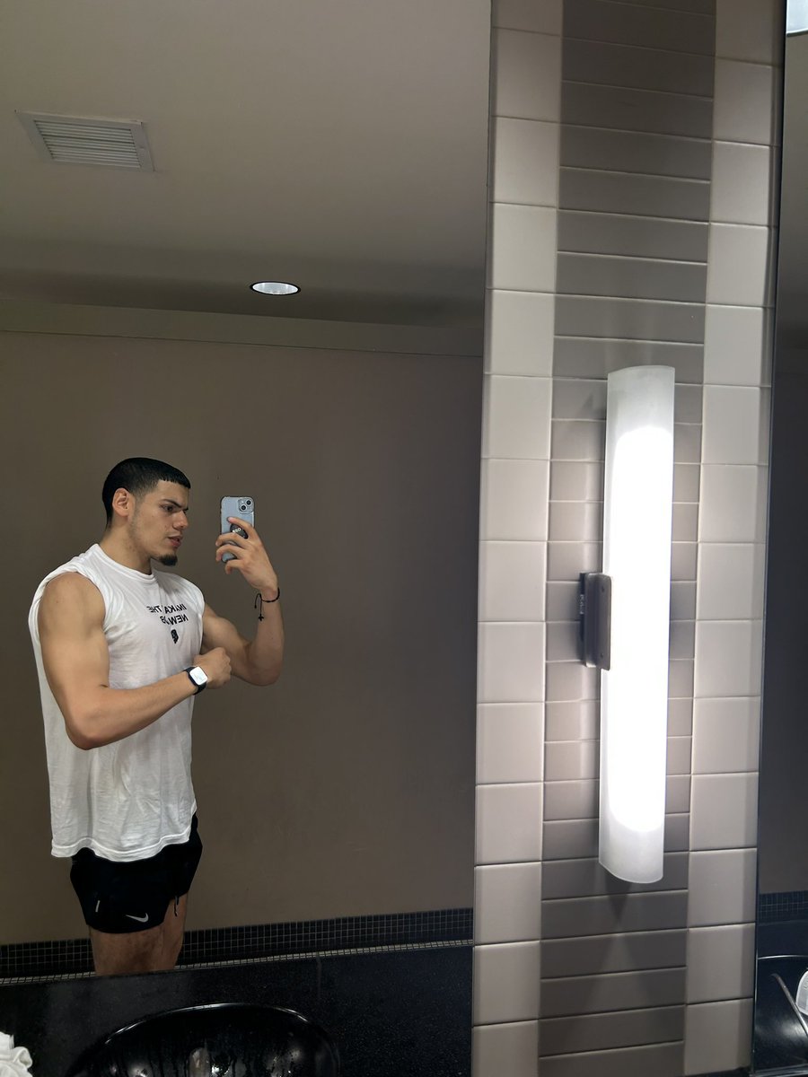crispvapiNY's tweet photo. been on my gym shit 👌🏼 https://t.co/ris0ogAiw4