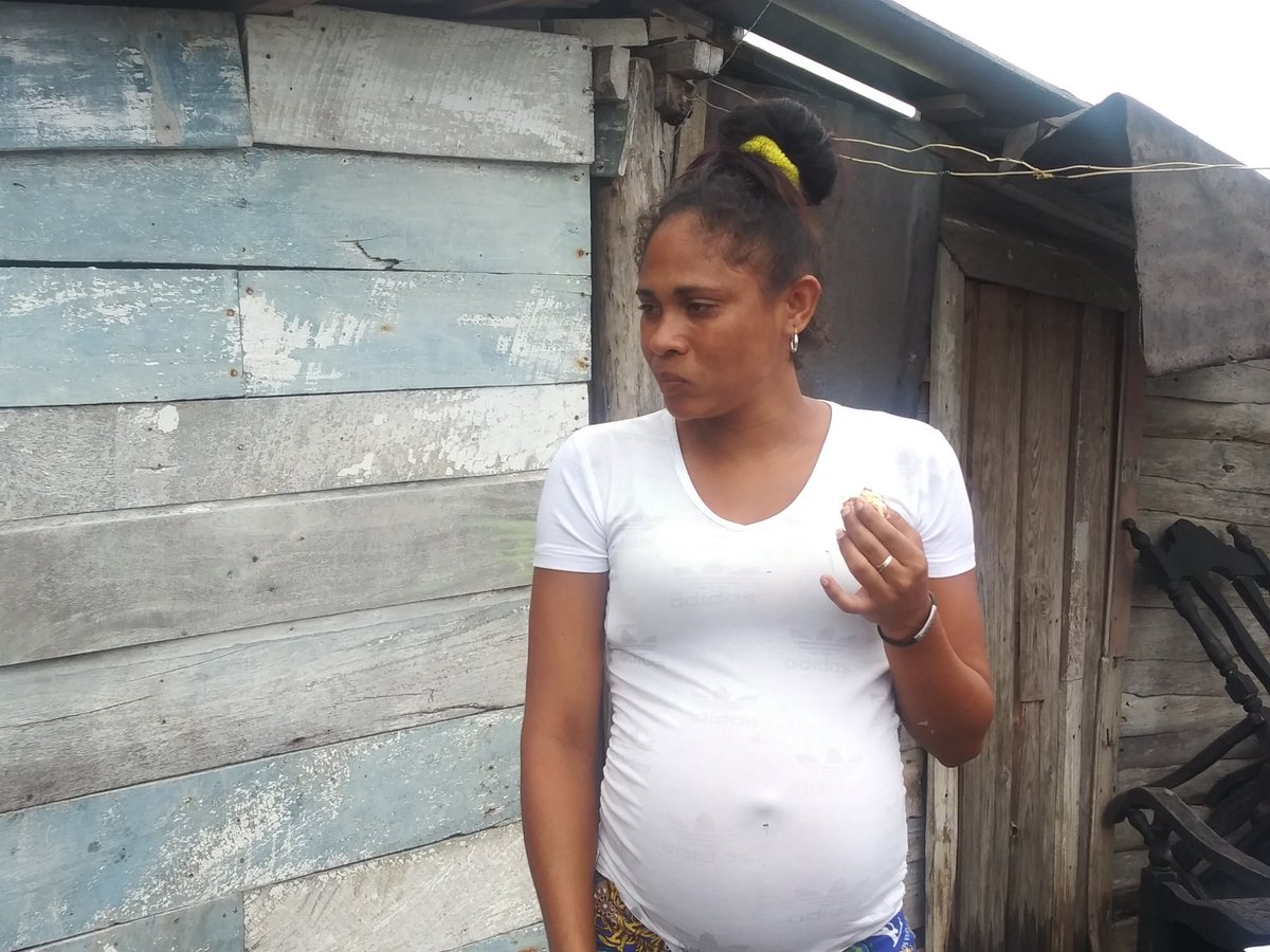 Yadirarcmg's tweet photo. Gestante con 36.2 semanas, quien es vecina de Prolongación de Palma en el reparto Nadales, agradece donativo de la Empresa Geominera #Camagüey @aliciarca https://t.co/0R3mAn7Bvu