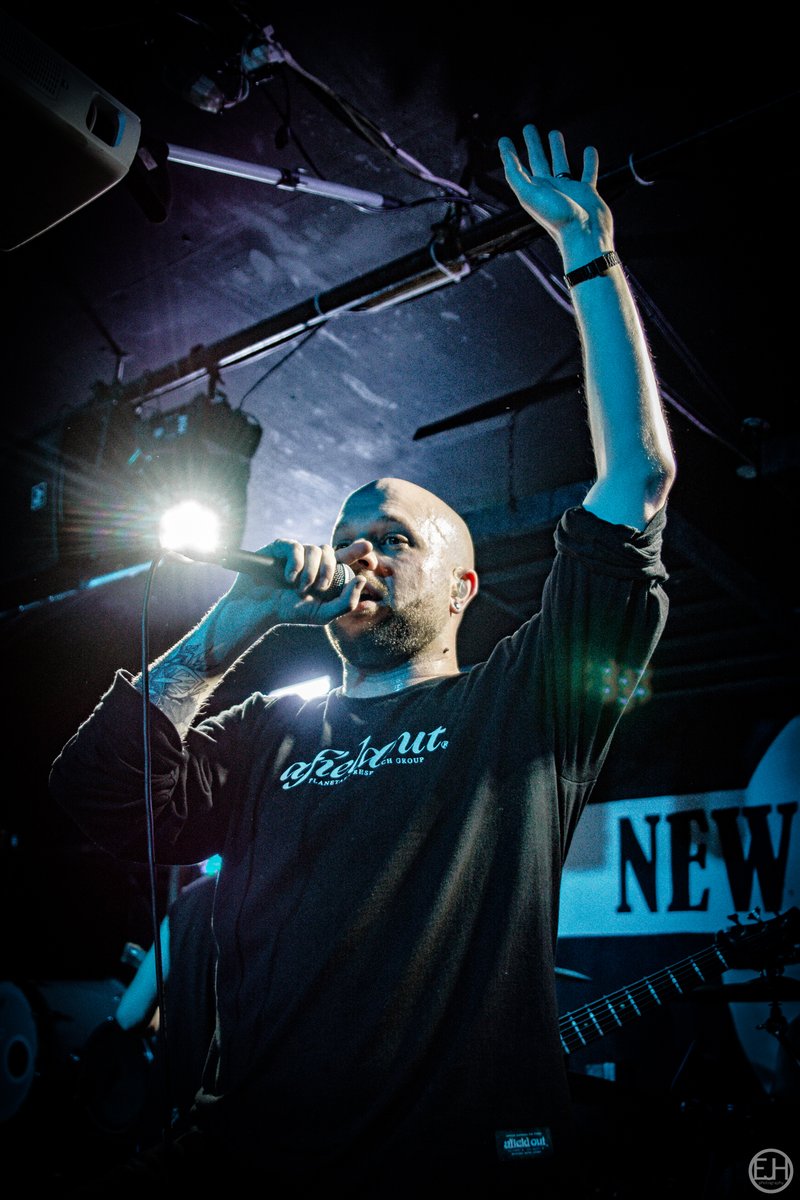 If you need professional photos, for your band, your fam, or for your special occasion, then you should be <a href="/askingemily_/">emily</a> 📸