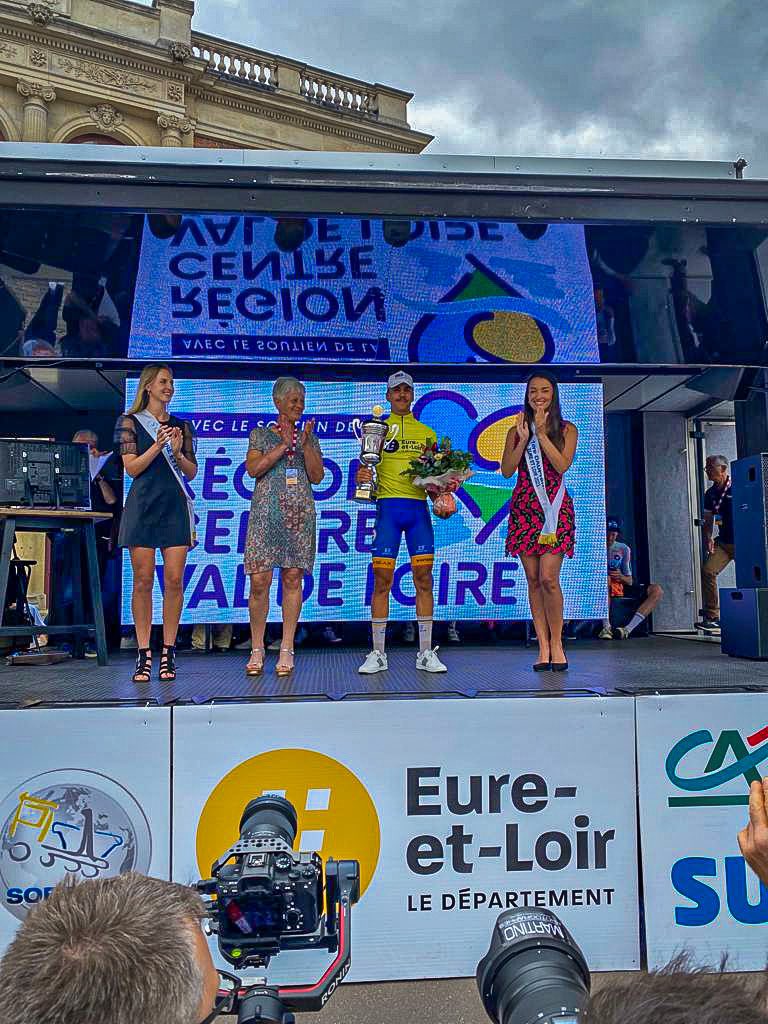 cicprocyclingac's tweet photo. 🥇𝙉𝙤𝙖 𝙄𝙨𝙞𝙙𝙤𝙧𝙚 𝙧𝙚𝙢𝙥𝙤𝙧𝙩𝙚 𝙡𝙚 𝙏𝙤𝙪𝙧 𝙙’𝙀𝙪𝙧𝙚-𝙚𝙩-𝙇𝙤𝙞𝙧 !

🏆Après la victoire de Noa sur la première étape, l’équipe a tout fait pour conserver le maillot jaune. C’est chose faite, notre première victoire sur un classement général ! https://t.co/IpUdGoKCxg