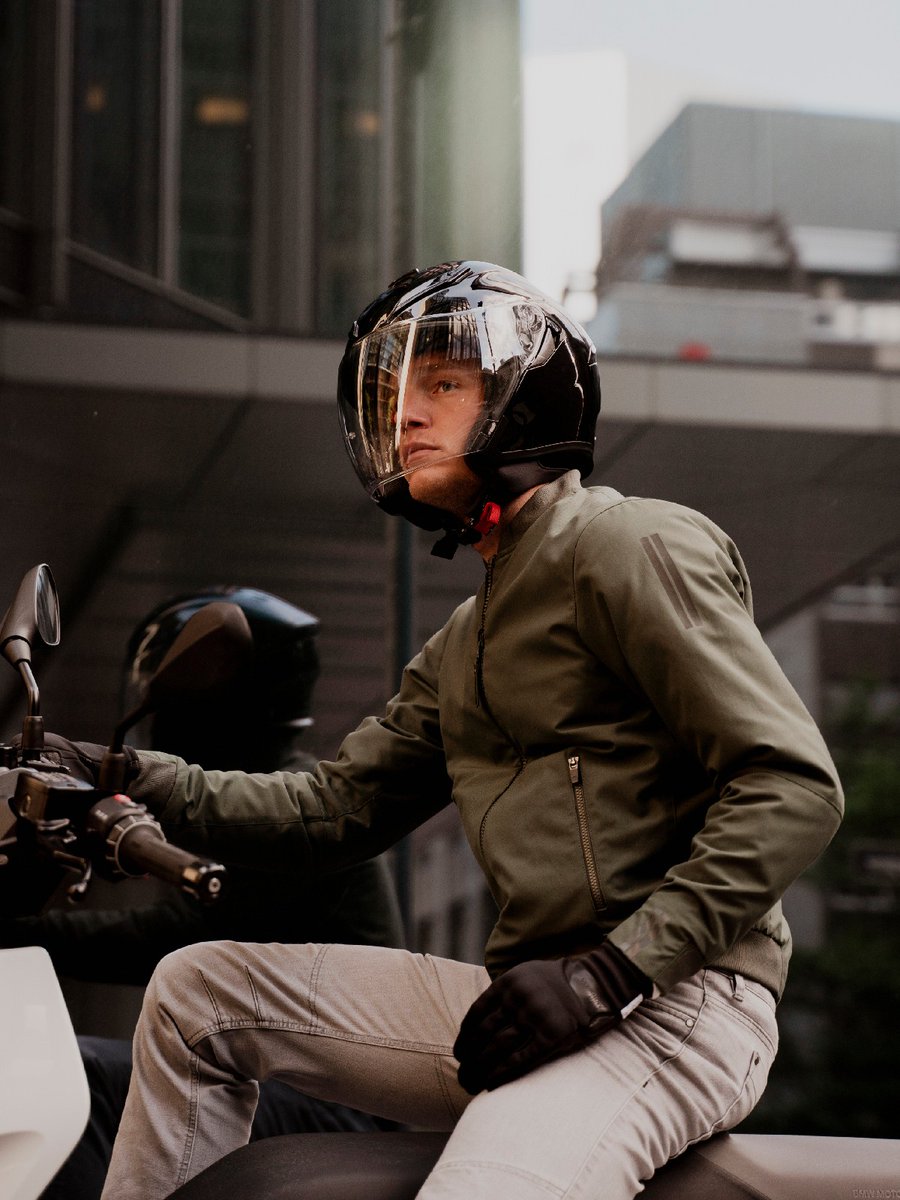 BMWMotorrad_Mx's tweet image. ¿Listo para rodar por la ciudad?🏙️ #PluggedToLife
Con nuestra nueva colección disfrutaras de confort y protección al mismo tiempo:bmw-motorrad.com/en/shorturls/a…

#MakeLifeARide #BMWCE04 #BMWMotorrad