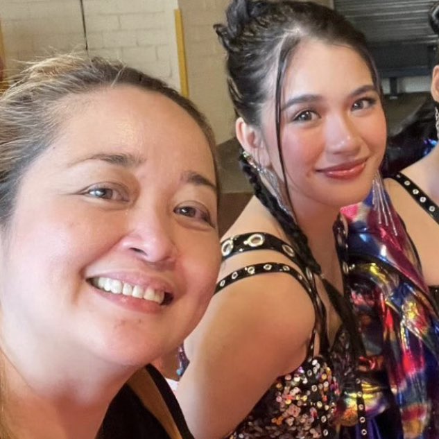 01zgallery's tweet photo. gelo and aiah w/ tita tet 💘 https://t.co/YwSQmZDLzf