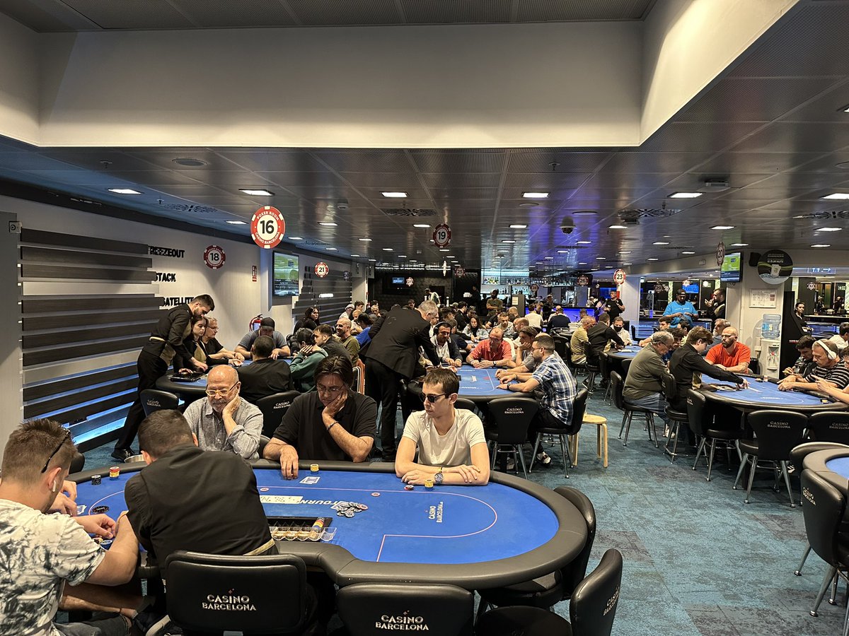 CasinoBarcelona's tweet image. 🦍 @KingKongPoker KO Progresivo 

Como ya es tradición arranca el torneo de los King Kongs.

Un torneo donde los BOUNTYS son progresivos, excelente manera de cerrar la fiesta de las @goldengamesint en Casino Barcelona.

Arrancamos con 6️⃣8️⃣  jugadores 🎯 

#GoldenEvents