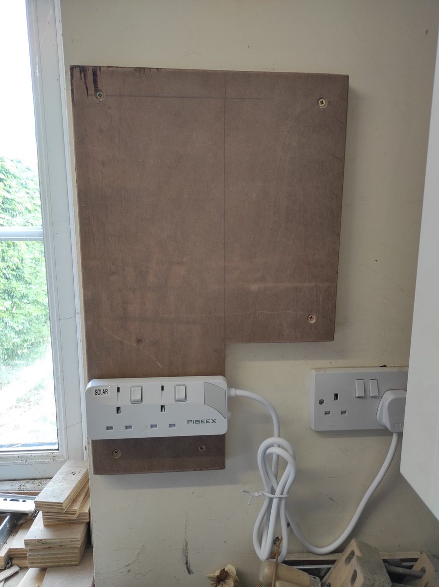 dibley1973's tweet image. A little time on project solar this arvo. It was raining outside, so I fitted a bit of 21mm ply to the wall of the garage for the electrical components to screw to. And added some wood stain to the end grain of some of the wooden parts.
#projectsolar #solarenergy #renewables