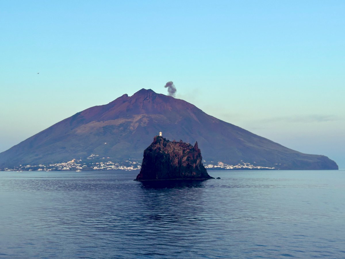 The @AIVulcan school “Working with active volcanoes” is approaching fast! We would like to thank all (>130!!) the applicants, it was really a hard selection for the organizers, but there will be other opportunities. For the selected students, see you soon at Aeolian Islands!