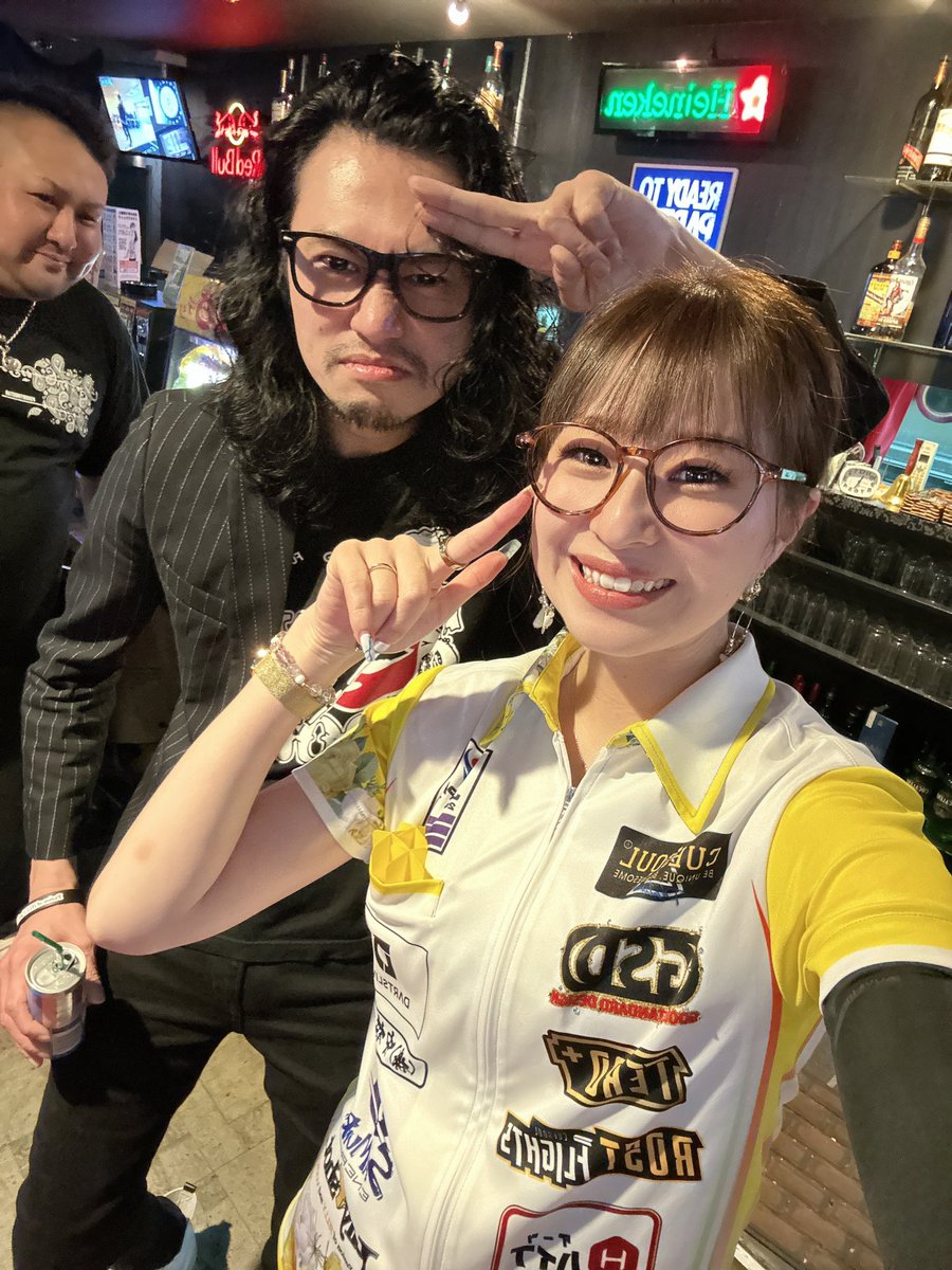 __na3zo__'s tweet image. こーーーーーんなにも沢山なみジェリ乾杯してもらえて幸せ者です🥹🙏🏻

多分…
今まででいちばんジェリーショット飲んだ😳

ごちそうさまでした😭💖💖

スポンサーして頂いてるジェリーショットのよっぴーさんと伊達メガネ被ったのでパシャリ📸ˊ˗ 

#Jellyshot
#OSAKAmonthly