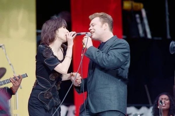 pretenders.org.uk/watch/chrissie… on this day in 1988 Chrissie performed with UB40 at the Nelson Mandela 70th Birthday tribute watch Breakfast In Bed and I Got You Babe in the above link. #chrissiehynde #ub40 #nelsonmandela #cher #1988