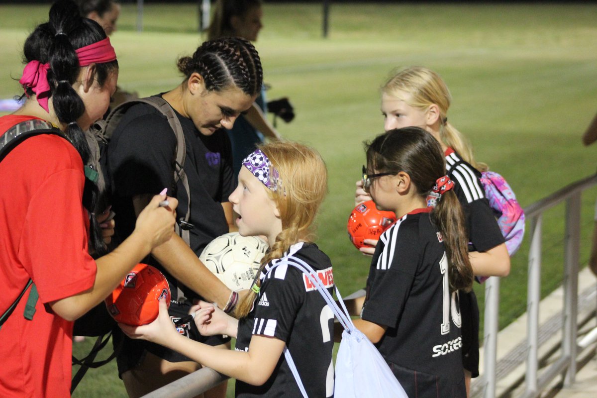 LonestarSC's tweet photo. Tough opponent and tough heat🔥
5/5 Wins & +19 Goal Differential🔥
Shoutout to @stxsoccer & @usysodp for an amazing night!
#HereToInspire | #WeAreLonestar | #HerGame | #TexicanStructures https://t.co/Ukwvl9jFxU