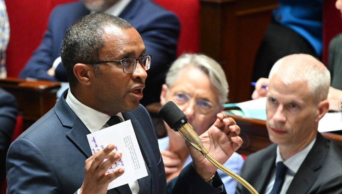 franceinter's tweet photo. Tous les collégiens de France auront droit cette semaine à une heure de sensibilisation sur "le harcèlement et réseaux sociaux"

➡️ https://t.co/cZlv3EwZ8a https://t.co/dQDF0MoWM5