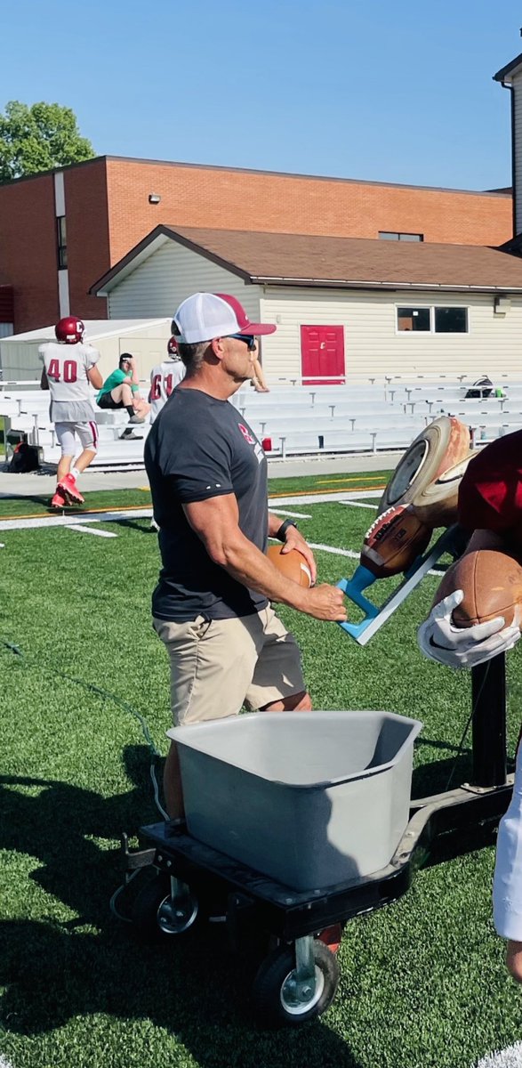 coachmcnab20's tweet image. Week 1 of spring camp was a good one.  It was great being back at our school and on our new turf.  #cobrasfootball #jugsmachine