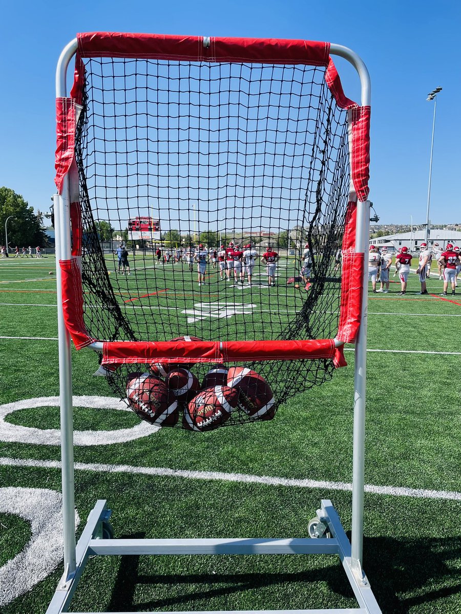 coachmcnab20's tweet image. Week 1 of spring camp was a good one.  It was great being back at our school and on our new turf.  #cobrasfootball #jugsmachine