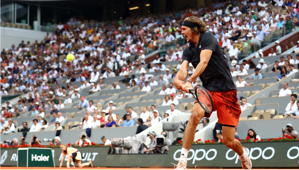 Sell yourself to the corporate market, price-out true fans of the sport and that's what you get. Well done <a href="/rolandgarros/">Roland-Garros</a>.